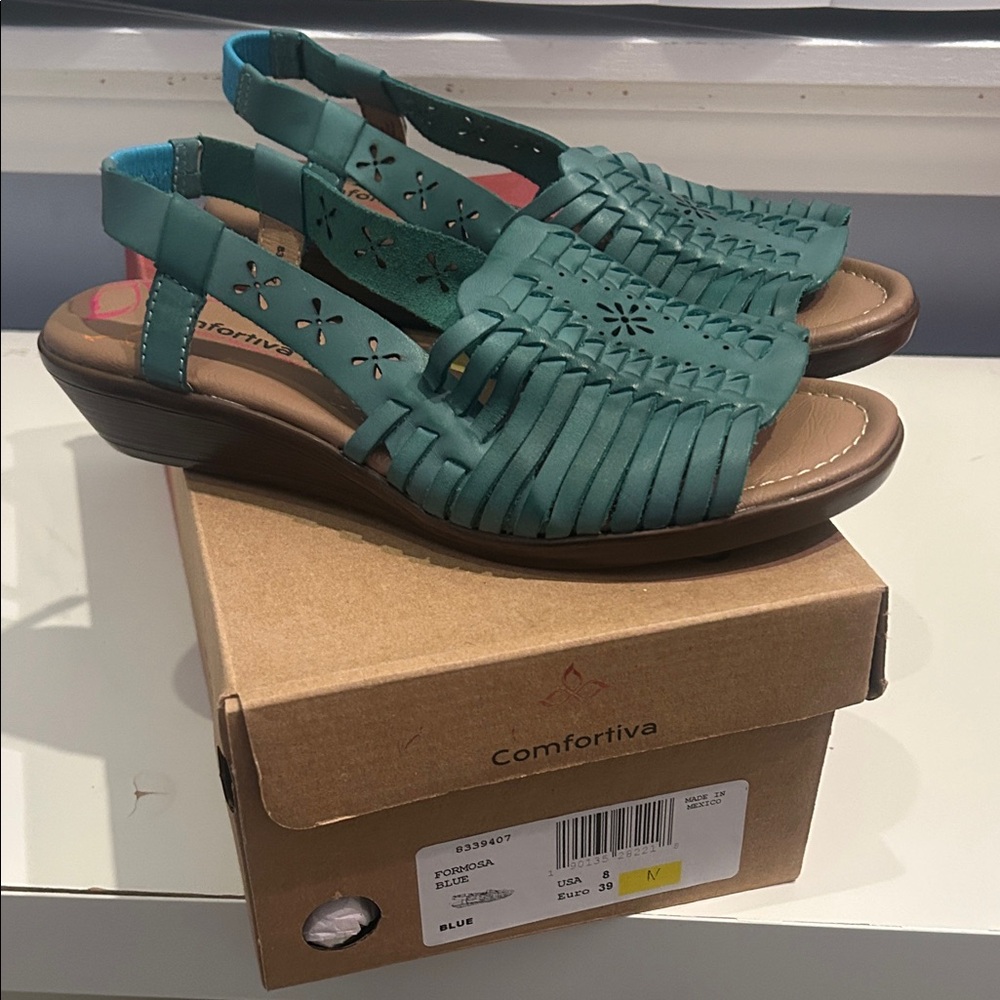 Comfortiva Formosa Blue sandals. Size 8M